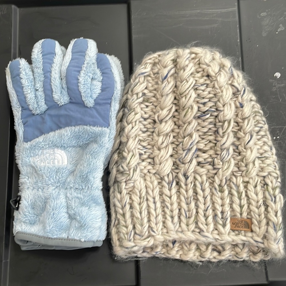 The North Face Woman’s Hat and Gloves (Small)